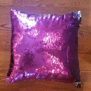 Younique Pillow